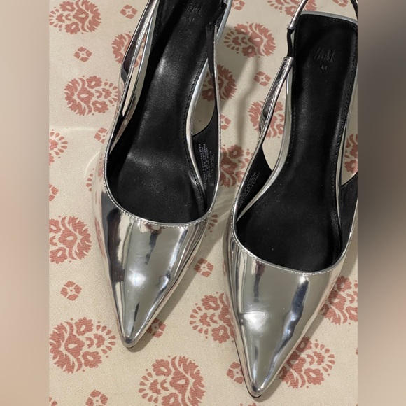 Silver slingback kitten heels - Picture 9 of 10